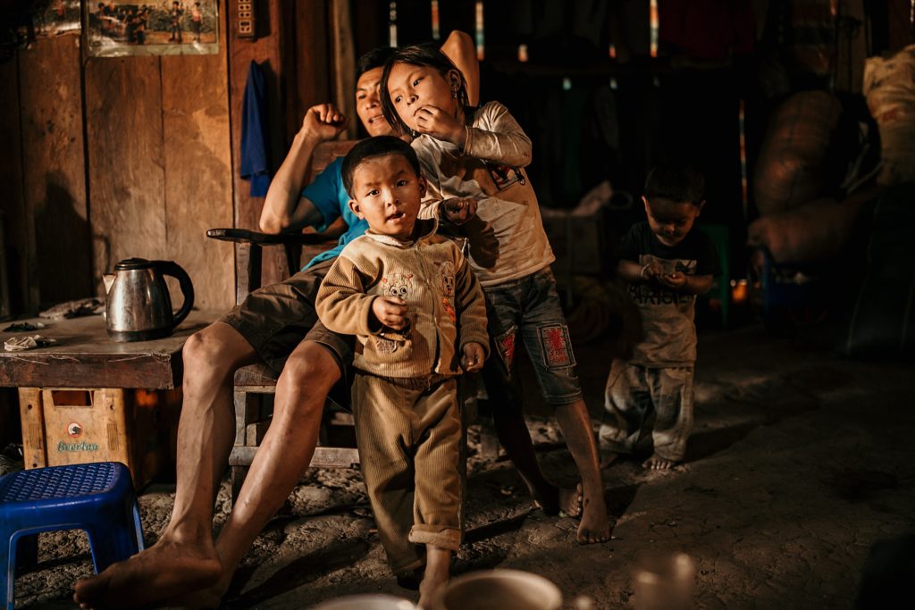 Trek au Laos chez les Akha famille akha