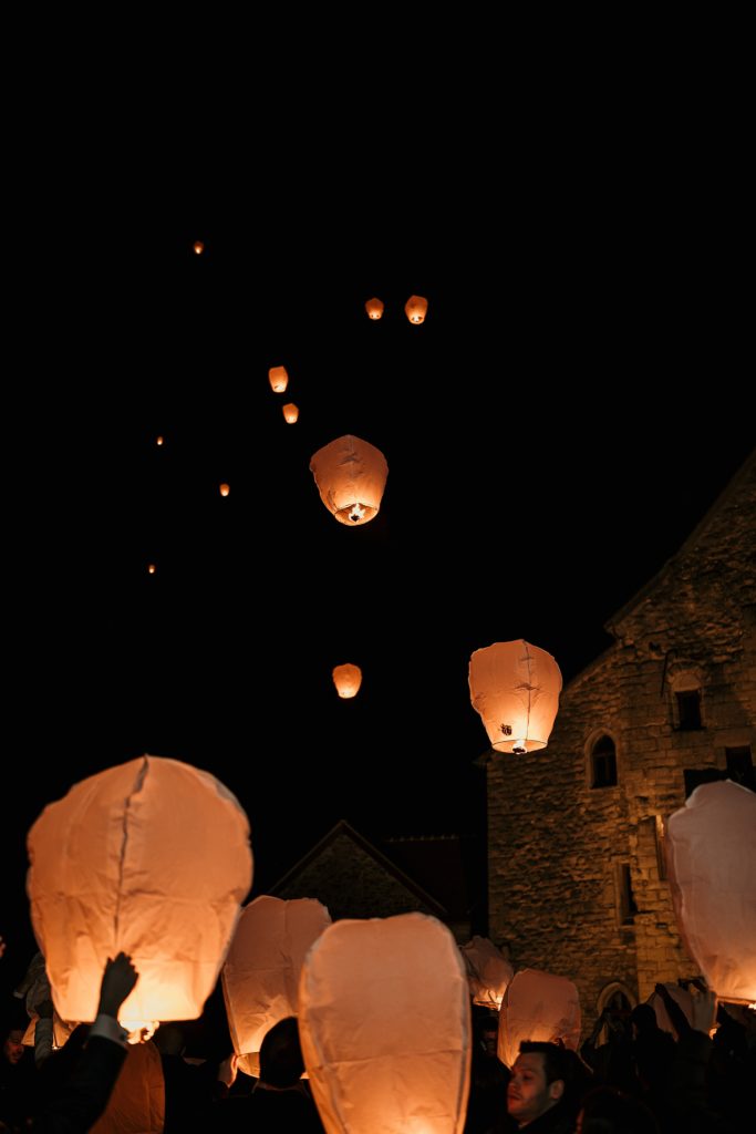 Photographe Mariage Oise lanterne lumières mariage
