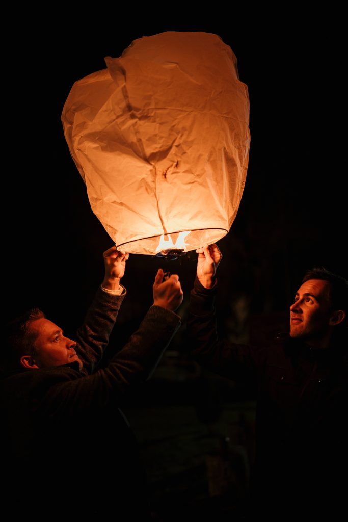 Photographe Mariage Oise lancer lanternes