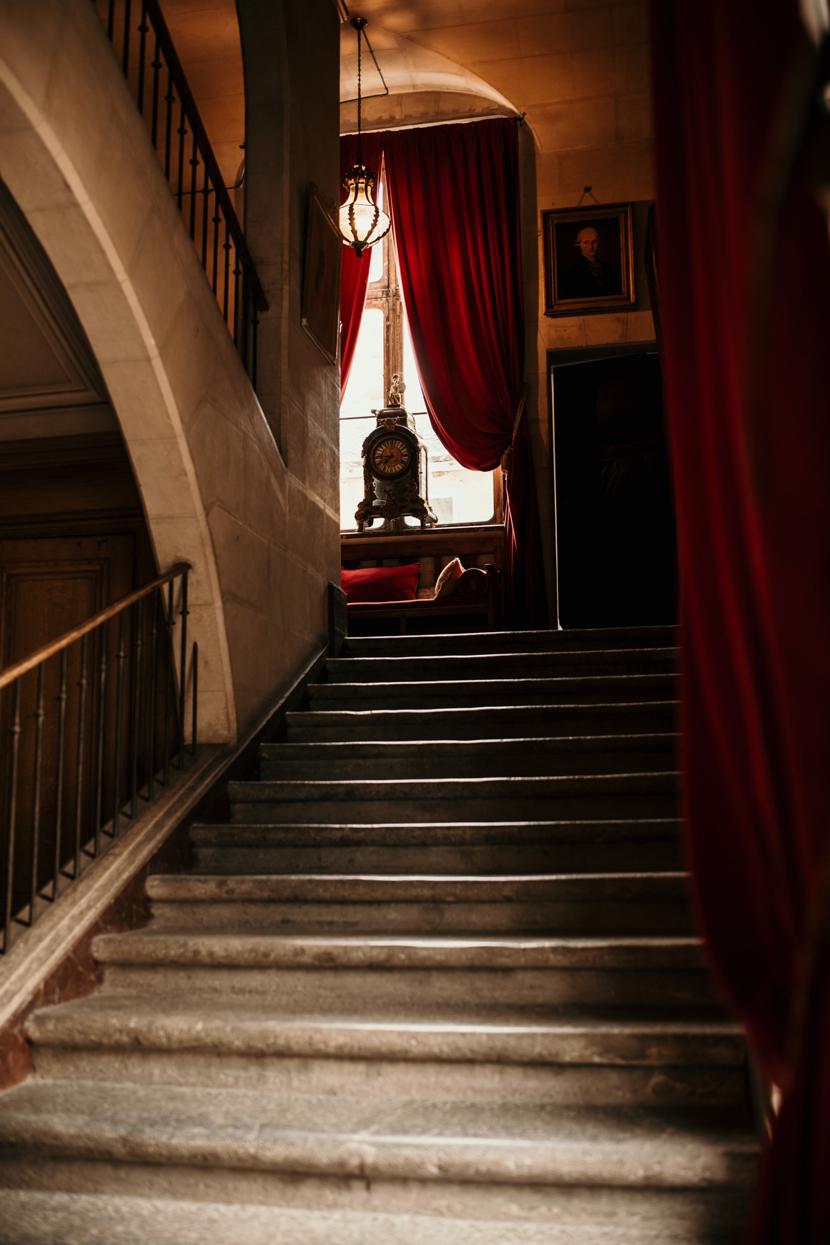 Mariage au Château de Saint Trys escaliers chateau