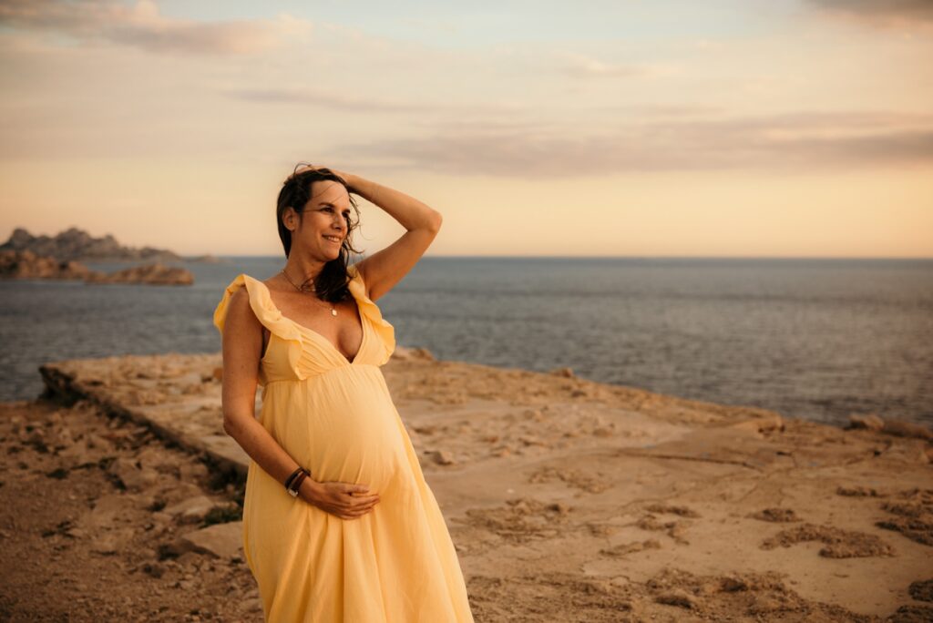 Séance photo grossesse à Aix en Provence future maman marseille